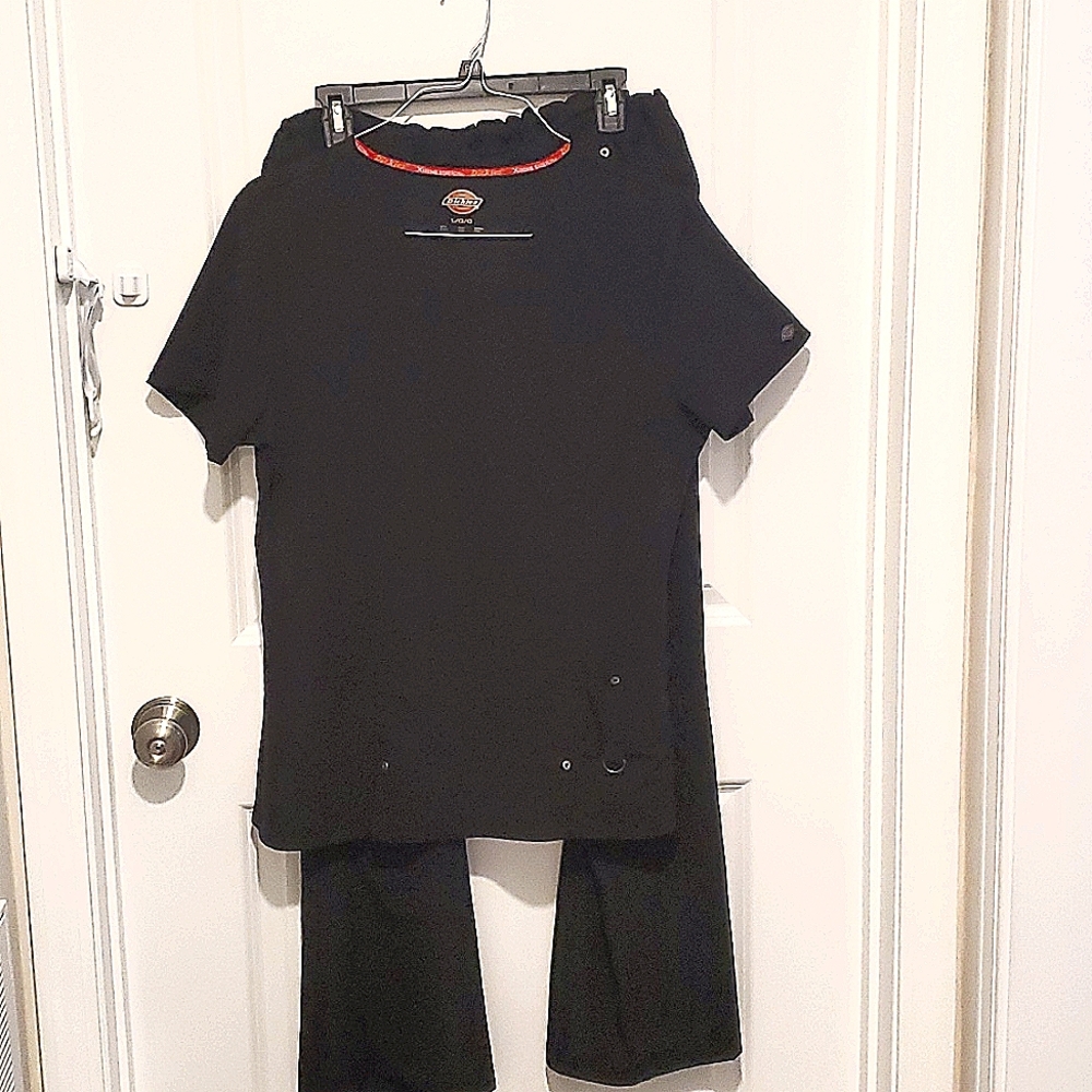 Black Dickies brand scrub set, size L